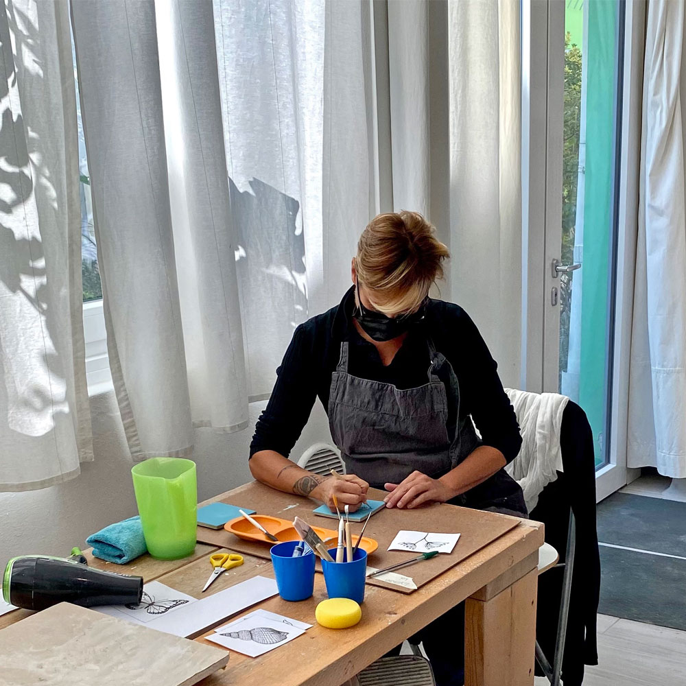 Pacchetti Orari | Laboratorio libero di Decorazione Ceramica a Milano | Elisa Torrini